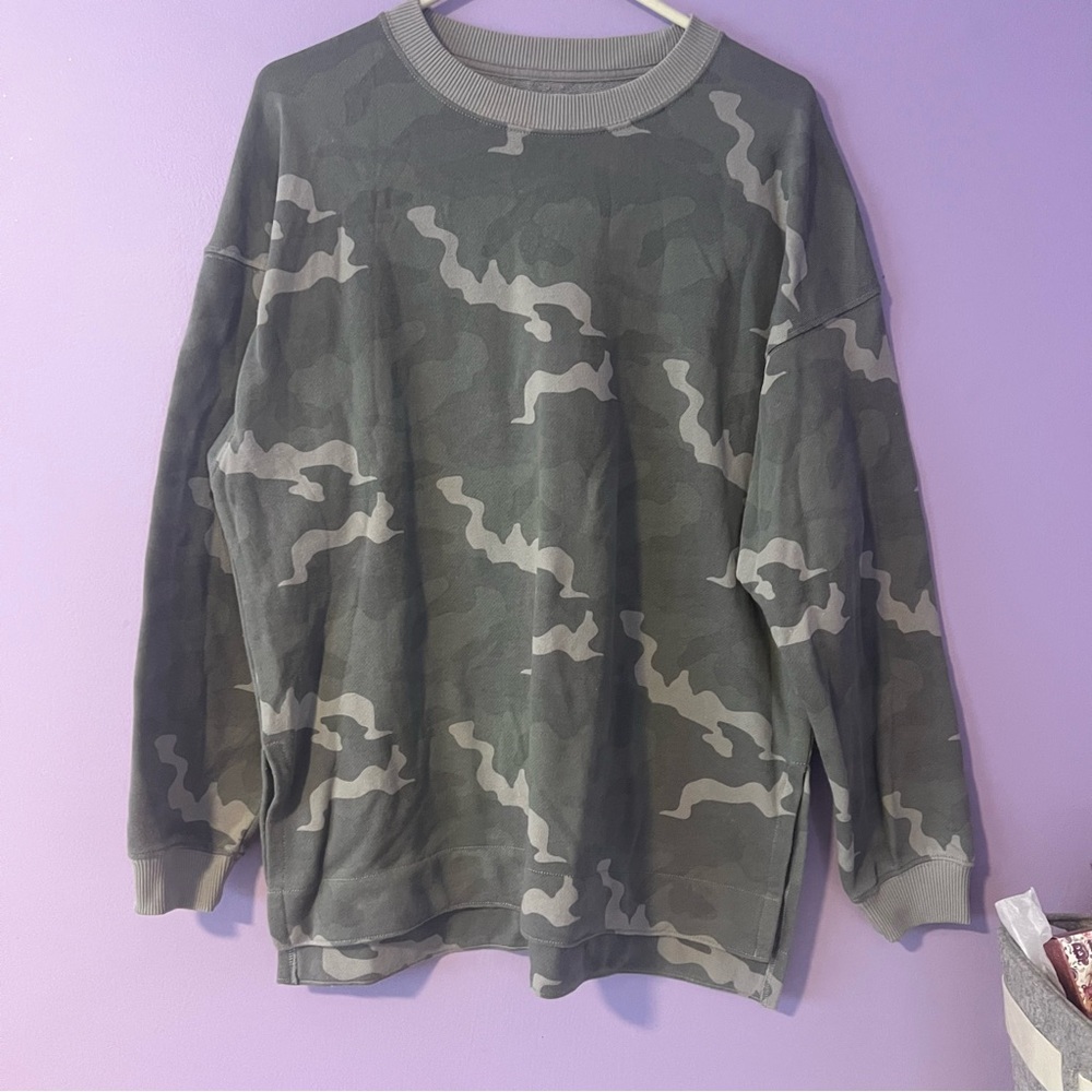 American Eagle Camo Crewneck Sweatshirt
